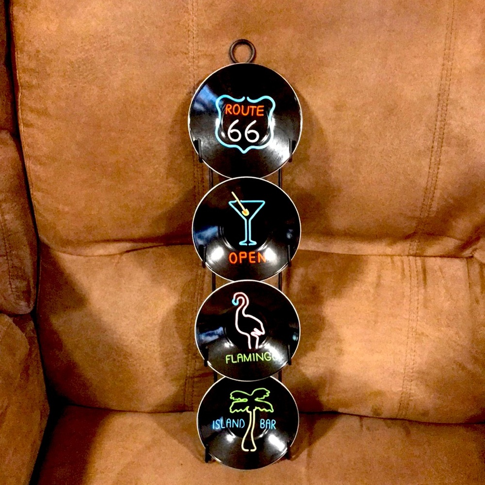 Set of 4 small black decorative plates with stand to hang on the wall